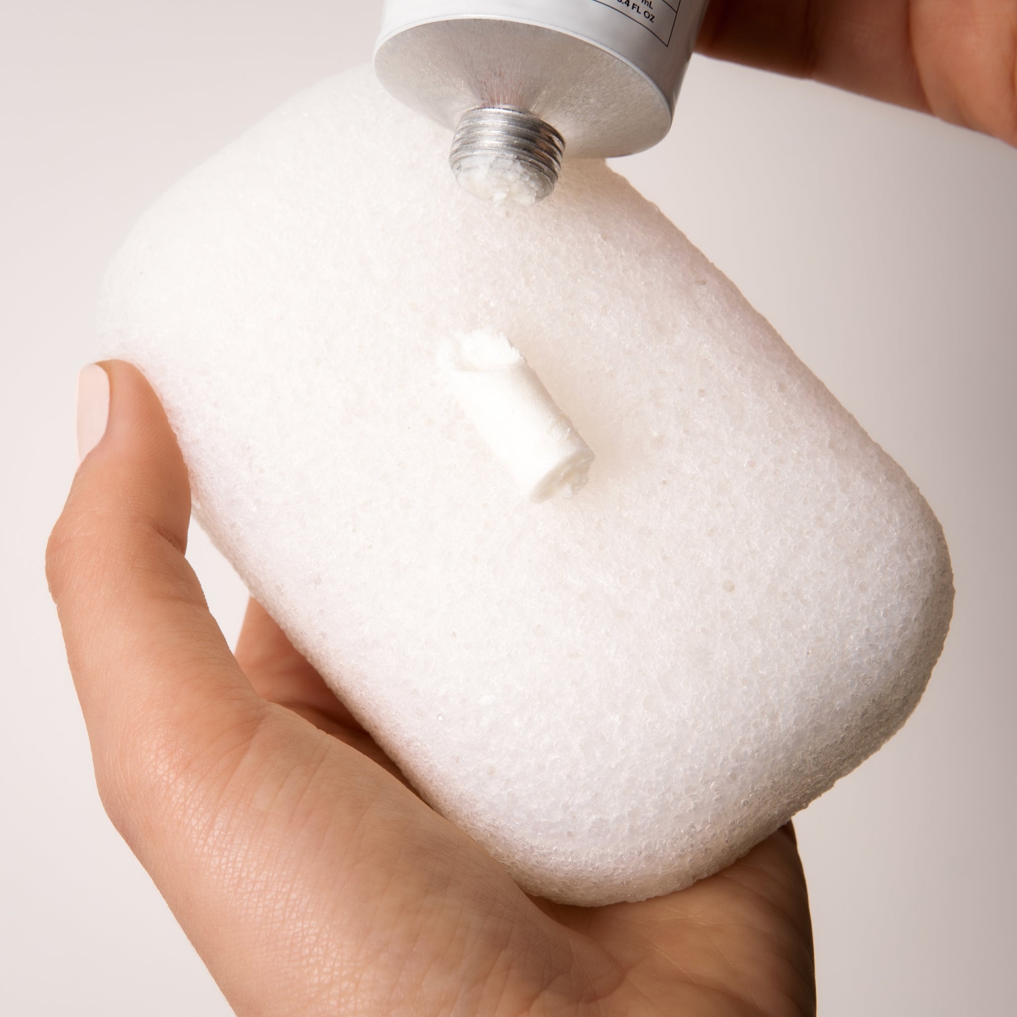 EVR_002_02122025_Website_TutorialPageImages_HowTo_BodyWash_2.jpg